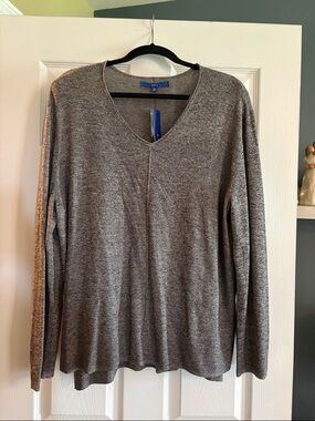 Apt. 9 women’s Heather Gray V-Neck Sweater